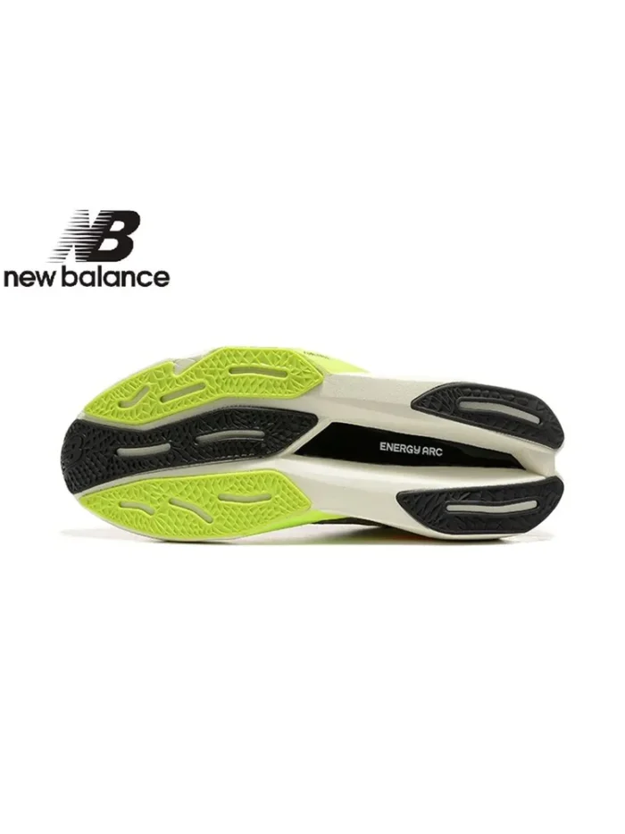 ⁦new balance fuelcell rebel v4⁩ - الصورة ⁦6⁩