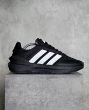 ⁦Adidas Avryn Shoes Black⁩ - الصورة ⁦3⁩