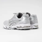 ⁦Asics Gel-Kayano 14 in Grey⁩ - الصورة ⁦4⁩